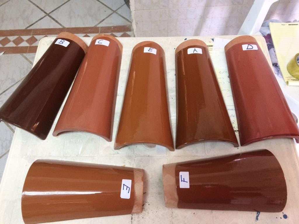 Tuile Vernissée Émaillée — fabrication artisanale en terre cuite dans notre atelier