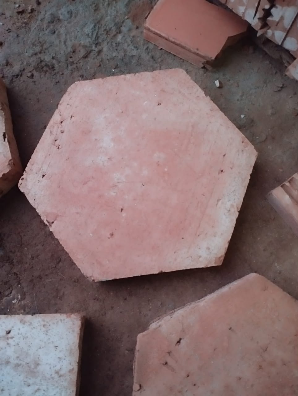 Zellige en terre cuite artisanale faite main — photo 14, atelier Terroir & Terre